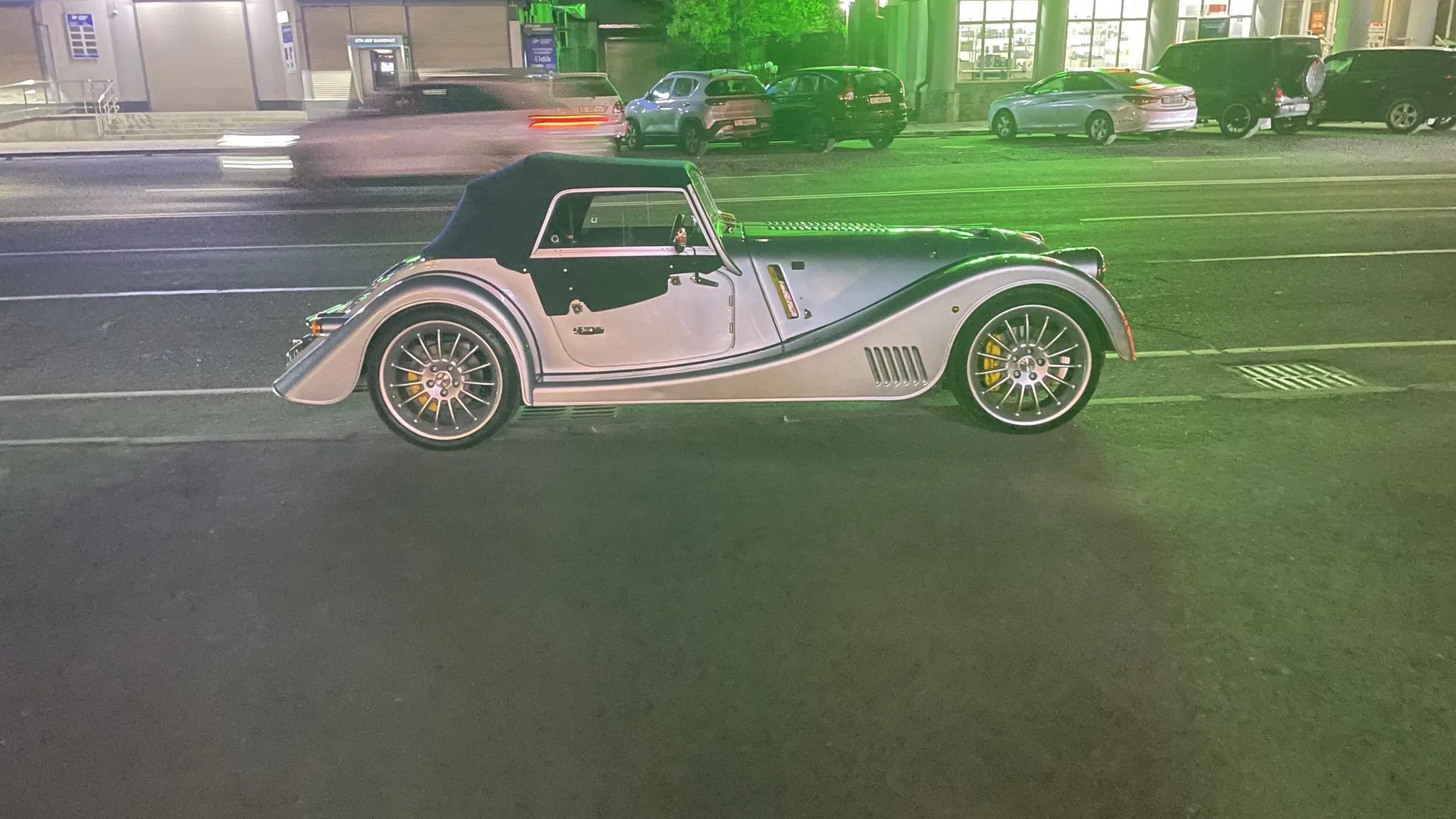 Morgan Plus six… листай 👉🏻