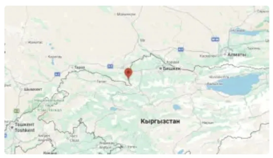 По данным Института сейсмологии Кыргызстана, подземные толчки магнитудой 3,2 зафиксировали 20 августа в 22:09 по времени Астаны. Глубина очага составила около 20 километров, энергетический класс — 8. Интенсивность землетрясения в эпицентре оценили примерно в 3 балла.
Сейсмологи сообщили, что на территории Кыргызстана землетрясение не ощущалось. Эпицентр находился в районе границы двух стран.