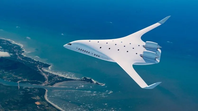 Разработанный калифорнийской компанией JetZero, Z4 поступит в коммерческую эксплуатацию в начале 2030-х годов. Предназначенный для перевозки около 250 пассажиров, он может сократить расход топлива до 50 % при полете на расстояние до 5000 морских миль (9260 км